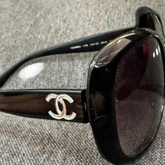 CHANEL | Accessories | Sold Chanel Black Oversized  display picture 1